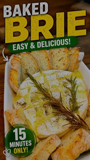 The Creamiest Baked Brie You’ll Ever Make! 🧀🤤 | Easy 15-Minute Recipe