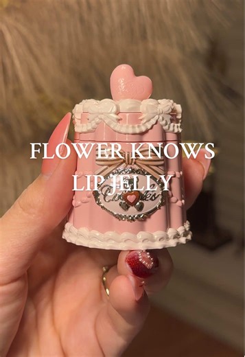 🧸💋 This viral bear lip jelly is giving glass lips without the stickiness ✨ So hydrating, lightweight, and the packaging is literally collectible 🎀 Perfect for gifts, Valentine’s, or your everyday makeup bag 💄 Tiktok made me buy this! #flowerknownmakeup #virallipgloss #lipjelly #valentinesday
