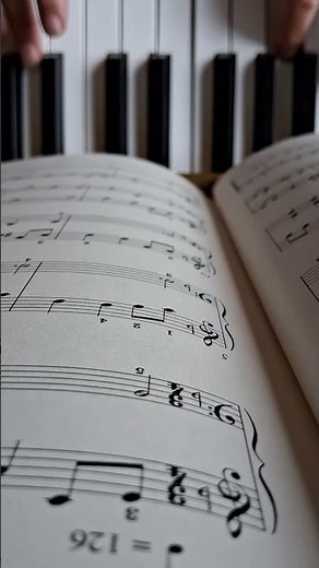 "Menuett F-Dur" von Wolfgang Amadeus Mozart (1756-1791)