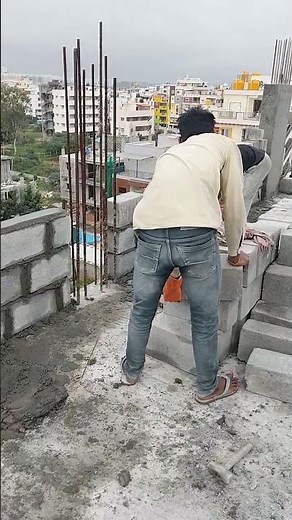 Building parapet wall construction techniques