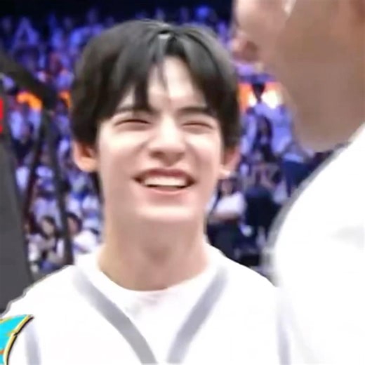 pip’s smile 😩🤚🏻 tee i understand all the time 😭 #porsuppakarn #TeeTeePor