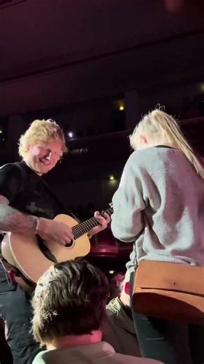 When Ed Sheeran brought a fan up to sing Afterglow with him 🥹 #edsheeran #shorts #youtubeshorts
