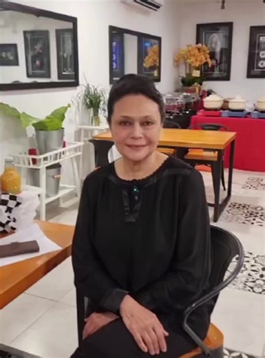 Bersama Legenda Celebrity Chef Dato Khadijah Ibrahim di : Khadijah's@1819 74 BOAT QUAY Dato Khadijah ibrahim, kini berada di destinasi makan ikonik terkenal diSingapura. Restoran Khadijah's@1819 di 74 Boat Quay bertujuan untuk menawarkan tetamu merasai resipi dan perisa masakan warisan dan menghidupkan kenangan rasa makanan tradisional dan pencuci mulut melayu asli. Disebabkan sambutan yang cukup hebat dan harganya pun berpatutan, Dato menghidangkan HITEA di setiap penghujung bulan dengan hidang