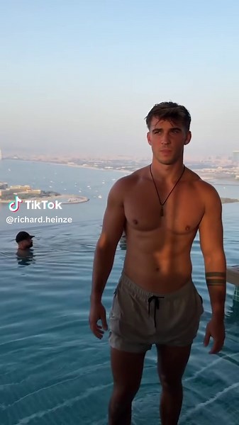 Richard Heinze (@richard.heinze)’s videos with lovely - moiseslyricsss