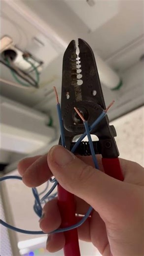 How to connect 4 lamp ballast to 3 lamp fixture #ballast #lamp #fixture #converting #wire #light