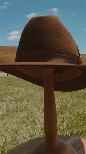 If you’ve been waiting for a sign to finally get yourself a real hat-this is it. The Rodeo King 7X is not some flimsy felt you buy off a shelf and replace next season. It’s a solid, seriously good hat with 10% beaver and 90% rabbit fur blend-which basically means it shapes like a dream, holds strong, and handles the hard days without folding like a paper plate. It’s priced like a starter hat in the scheme of fur felts, but it sure as hell doesn’t act like one. This is the one I keep coming back 