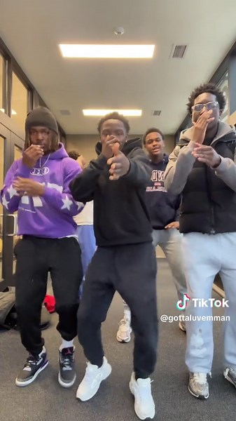 She gon call me baby boo #viral #fyp #dancechallenge #trendingdances #dances TikTok dances to learn | easy TikTok dances | 3 person Dances