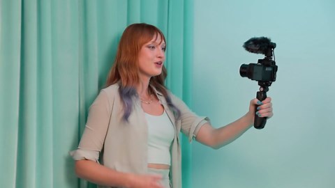 Canon EOS R50 Content Creator Kit, Hybrid Mirrorless Camera with RF-S18-45mm F4.5-6.3 IS STM Lens, Tripod Grip, Microphone, Wireless Remote Control, 24.2 MP CMOS (APS-C) Sensor, Vlogging Camera, Black