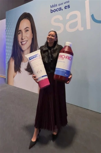 💜 Qué bonito es cuando la ciencia, el aprendizaje y las personas se encuentran en un mismo lugar. Gracias a Dentaid Vitis por la invitación a Aula Dentaid 2026. Fue una experiencia académica enriquecedora, pero también un espacio lleno de conversaciones, reencuentros y momentos que me llevo en el corazón. Gracias a cada seguidor, colega y amigo que se acercó a saludarme. Su cariño y confianza son el motor que me impulsa a seguir compartiendo y creciendo cada día. ¡Nos vemos en la próxima! ✨ Ig: