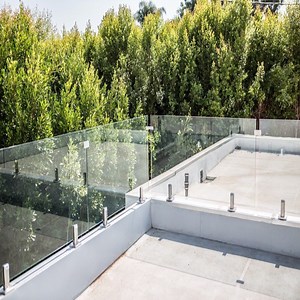 [Hot Item] Easy-Install Swimming Pool Spigot Railing Clear Panels Ideal for Outdoor Spaces