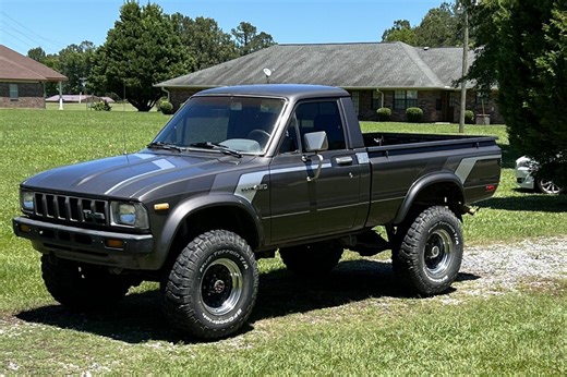 No Reserve: 1982 Toyota Pickup 4x4 5-Speed