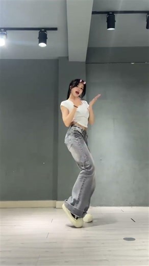 Everyone eats ice cream #冰淇淋#伊藤由奈#Shin Yoo-na#Flip jump#itzy