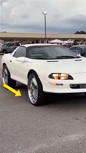 Floting Hub Caps of Car Tires 😮 #shorts