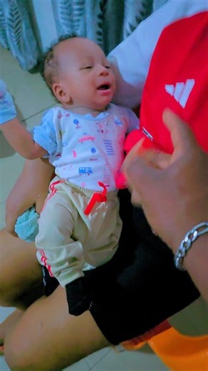 Watch how my newborn baby is crying because of breast milk #viralreels #newbornbaby #crying #breastmilk | Dekubas