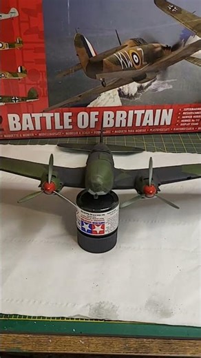 A splash of colour! - BATTLE OF BRITAIN - 1:72, Airfix skill 3. Kit D