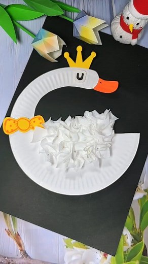 Make a swan from a cake plate – simple and beautiful! #DIY #FamilyCrafts #CreativeDIY #Upcycling #CakePlateCrafts #fblifestyle | Art, Crafts and Journals