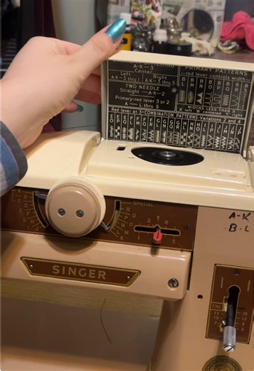 Modificar configuraciones de puntadas en la máquina Singer 401a