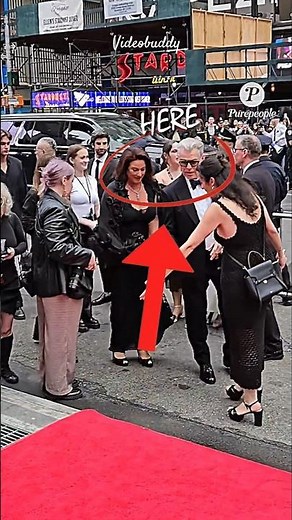 Pierce Brosnan & Keely Shaye Smith Lovely Arrival To The Red Carpet🔥