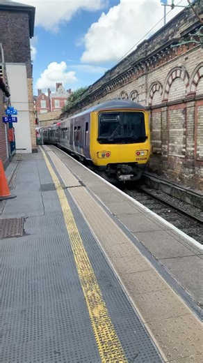 Class 323 Departing Crewe for Manchester Piccadilly 2/9/2025 #shorts