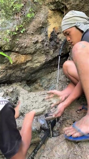 Sealing the Water Pipe with NATURAL CLAY! 💧🌿 #Shorts #TraditionalDIY
