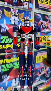 ________________________________________ Nel 2025 ricorre il 50° anniversario di UFO Robot Goldrake, e Bandai celebra l’evento con un’uscita speciale: il Chogokin Deluxe Grendizer & UFO Spazer. Un modello che rende omaggio al mitico Popy del 1975, combinando metallo die-cast e plastica ABS, con colori fedeli all’anime e accessori storici come il Maglio Perforante e l’Alabarda Spaziale (in versione a manico lungo). Il set comprende anche lo UFO Spazer, che si aggancia a Goldrake come nella serie,