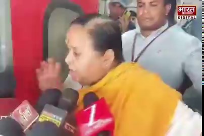 Chain pulled to stop train (Punjab Mail) for delayed BJP politician Uma Bharti who missed her train at Jhansi Railway station. She later addressed the press from the coach door, stating she'd write to Ashwini Vaishnav about "insensitivity in modernization."