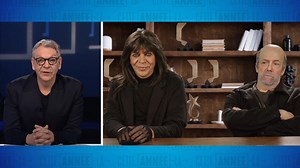 Toujours sous le choc de la fin de son feuilleton préféré, Marc nous propose une discussion avec les créateurs de District 31, Fabienne Larouche et Luc Dionne. La populaire quotidienne ne reviendra pas, mais les quelques minutes de ce sketch seront un baume sur votre peine. ✨ Cette année-là vous donne rendez-vous les samedis, 20 h, à Télé-Québec. | Cette année-là