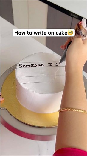 How to write on cake neatly😍#shortsfeed #cakeshorts #caketips #caketricks #birthdaycake #cakehacks
