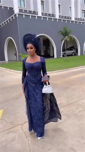 Gorgeous ladies wear modest outfit 🔥🔥🔥 Belle @remmy.ice Outfit @muna.atelier_ Makeup @beautybyremmy Gele @zull_beautie Hair @sullys_place Nails @presh_nails Fabric @omtextiless Clutch and Heels @lhummy_collectionz Video @kq_events_ #beextramodest #asoebi_extrastyles #bellanaijaweddings #explorereels #asoebi #reels #nigerianweddings #reels__tiktok #tiktokviral #tiktoker #modestandchic #nigerianfashiondesigner #reelslovers #explorepage #exploremore #owambeguest #weddingguest #tiktoknaija #tikto