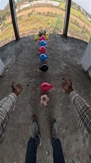 new football ⚽️ se balloon🎈fod diye 🎈🤩 #ytshorts #parkour #stunt #jumpstyle #running #pov #viral #yt
