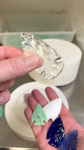 You can melt glass in a microwave using a microwave kiln. #glassart #microwavekiln #arrowheads #flintknapping | Blonde Okie