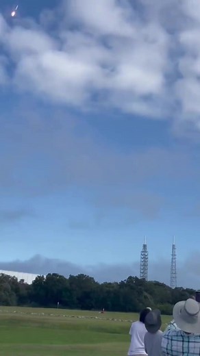 SpaceX’s Falcon Heavy Boosters landing minutes after launch!🚀💥 | Science Of The Universe