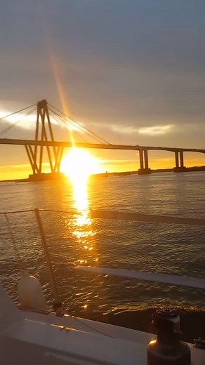 “El sol se esconde, el río brilla distinto… y vos lo vivís desde el velero. Un atardecer que enamora, calma y renueva. Sumate a esta experiencia única. Reservas: 3794533510.” | Ka'aru | Facebook