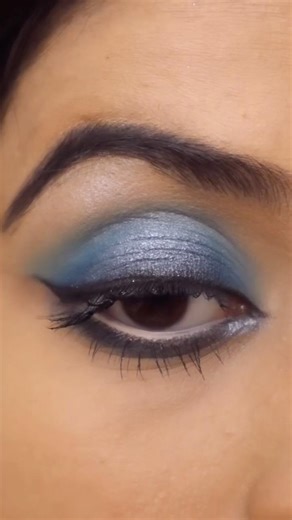 Navy blue eye makeup tutorial ✨ #makeup #beginnerfriendlymakeupforblackwomen #makeuplook