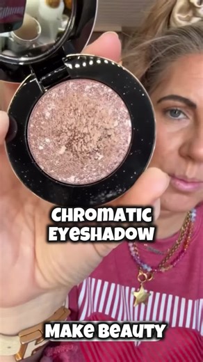 This eyeshadow is gorgeous!! Love the chrome shimmer and there’s no fall out! I’m wearing shade Gleam #gleam #makebeauty #eyeshadow #chromaticeyeshadow #easyeyeshadow