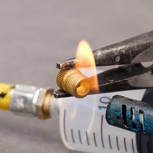 Exciting Syringe Hacks & Crafts Thanks for watching! Please be aware that this video is for entertainment purposes only and techniques shown should not be attempted at home! | Science, Tech and Universe