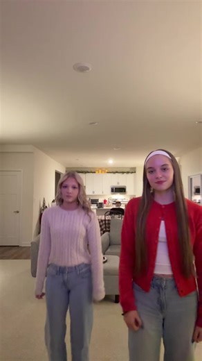 happy chrimas from frueh girls @karleigh frueh 🫰🏻🤗❤️ #merrychristmas