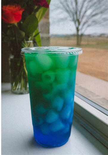 Blue raspberry rainbow razz 1 oz of aloe! 💚💙 How have you stayed hydrated today? #watertok #watertoks #wotd #recipe