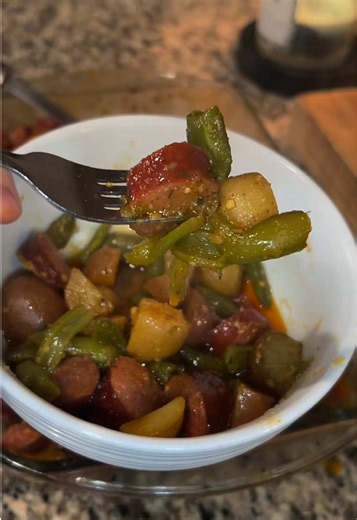 Garlic Butter Cajun Sausage, Potatoes & Green Beans