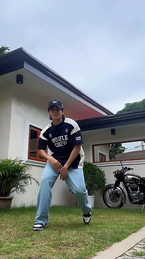 these clothes are too comfy to pass up on this trend 💫 @penshoppe | Miguel Tanfelix