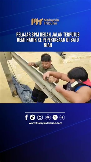 Seorang pelajar yang menduduki peperiksaan Sijil Pelajaran Malaysia (SPM) terpaksa meredah laluan yang terputus di Batu Niah selepas banjir yang menyebabkan jalan raya terputus. Sumber People Nearby Channel #malaysiatribune #videoreelsシ #banjir #batuniah | Malaysia Tribune