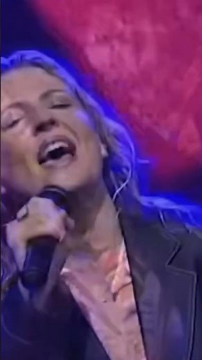 The Anointed song leader of all time, Darlene Zschech.💖✨️The Old Hillsong worship that I missed