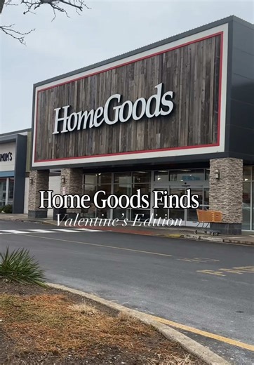 Ok I’m ready to host girlies wine night 😅 someone tell me I don’t need anymore wine or martini glasses LOL valentine/galentine favorites from @HomeGoods ✨ #homegoodsfinds