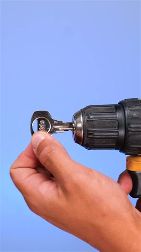 5-Minute Crafts Recycle on Instagram: "Useful tips from the Handy Woman! 👱🏻‍♀️🛠️ #5minuterecycle #usefultips #diyprojects #homeimprovement #repairhack"