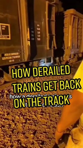 how detailed trains get back on the track 🚆 #train #derailed #tools #smart