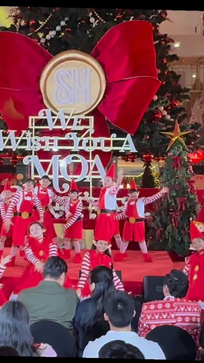 226 reactions · 4 comments | Nakita niyo ba Ang vezzy niyo? SM Mall of Asia Official Christmas tree lighting event ❤️ with Electro Groovers PH dancers ❤️ #trendingreel #trend #trendingreelsvideo | Kate Hillary Tamani | Facebook