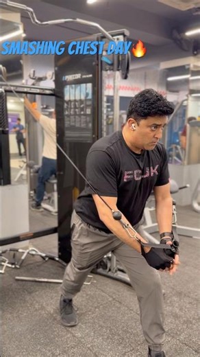 No excuses, only results 💯🔥Client smashing chest day with intense cable crossovers 💪