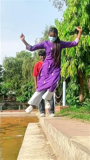 The girls shoe got wet in the water ❤️😱 #khatarnakjump #hardjump #hardwork #youtube #trend #video