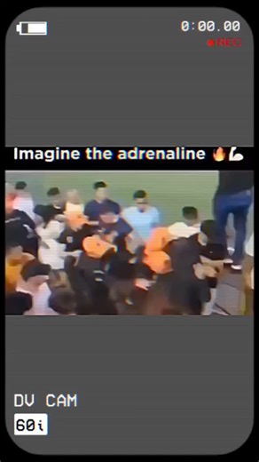 🤖•𝗢𝘂𝘁 | 𝗨𝗳 | 𝗦𝘆𝗹𝗹𝗮𝗯𝘂𝘀 👾| > on Instagram: "日本利用压电瓷砖将脚步转化为电能。这些瓷砖捕捉来自你脚步的动能。当你行走时，你的重量和动作会对瓷砖产生压力。瓷砖会轻微弯曲，从而产生机械应力。瓷砖内部的压电材料将这种应力转化为电能。每一步都会产生少量电荷，而数百万步结合在一起就能产生足够的电力来驱动 LED 灯、数字显示屏和传感器。在像涩谷车站这样繁忙的地方，每天大约有 240 万个脚步为这一系统作出贡献。这些电能可以被储存或立即使用，从而减少对传统电力来源的依赖，并支持可持续的城市基础设施。这种方法将日常运动转化为实用的可再生能源 #日本 #知识 #事实 #你知道吗 #推荐 #科技 #创新 #历史 #技术 #实验 #热门 . ."