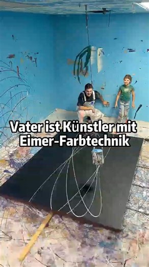 Vater ist Künstler mit Eimer-Farbtechnik 🎨 #KunstMitEimer